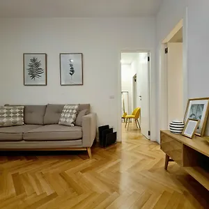 serendipity-apartments-duomo.italymilanhotels.net/
